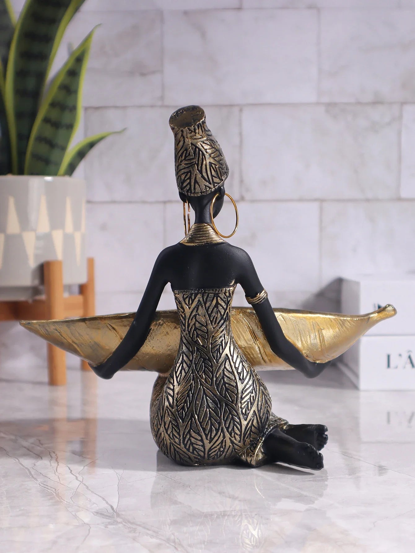 African Girl Sculpture with Leaf Plate – Vintage Decorative Storage Tray for Home & Office